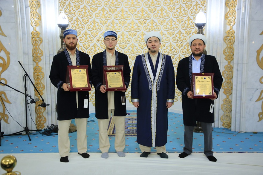 «Әзірет Сұлтан» мешітінде Қадір түні қариларға құрмет көрсетілді