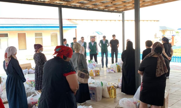 Атырау: Жұлдыз мешітінде 30 отбасыға азық-түлік таратылды
