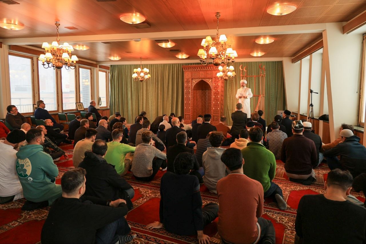 БАС МҮФТИ ХЕЛЬСИНКИ МЕШІТІНДЕ ЖҰМА УАҒЫЗЫН АЙТТЫ