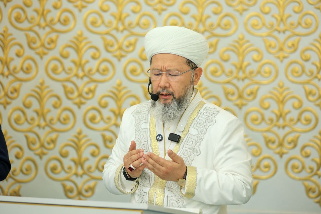 ВЕРХОВНЫЙ МУФТИЙ СОВЕРШИЛ МОЛИТВУ ХАТЫМ КОРАНА В НОЧЬ ПРЕДОПРЕДЕЛЕНИЯ