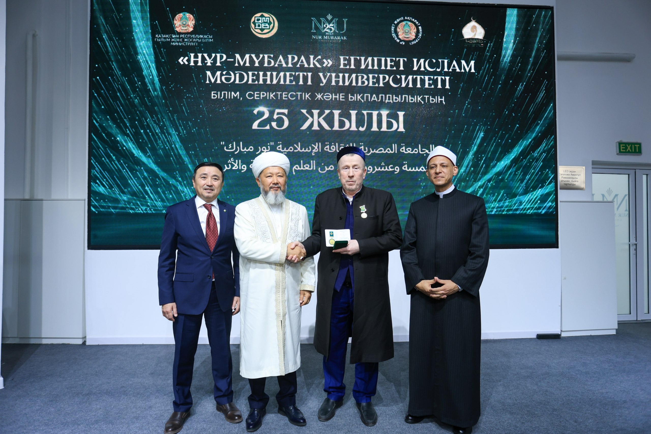БАС МҮФТИ «НҰР-МҮБАРАК» УНИВЕРСИТЕТІНІҢ ДАМУЫНА ҮЛЕС ҚОСҚАН АЗАМАТТАРДЫ МАРАПАТТАДЫ
