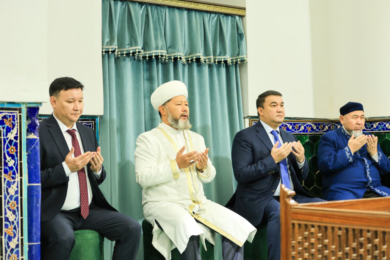 БАС МҮФТИ ҚОЖА АХМЕТ ЯСАУИ КЕСЕНЕСІН ЗИЯРАТ ЕТТІ