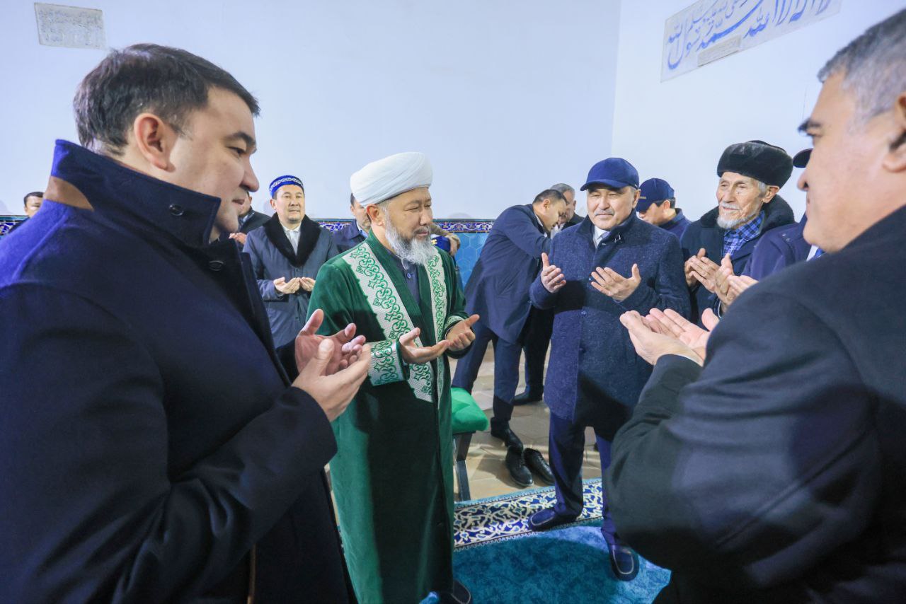 ПРЕДСЕДАТЕЛЬ ДУМК В ХОДЕ ВИЗИТА В ТУРКЕСТАН ПОСЕТИЛ МАВЗОЛЕЙ ХОДЖИ АХМЕДА ЯСАВИ