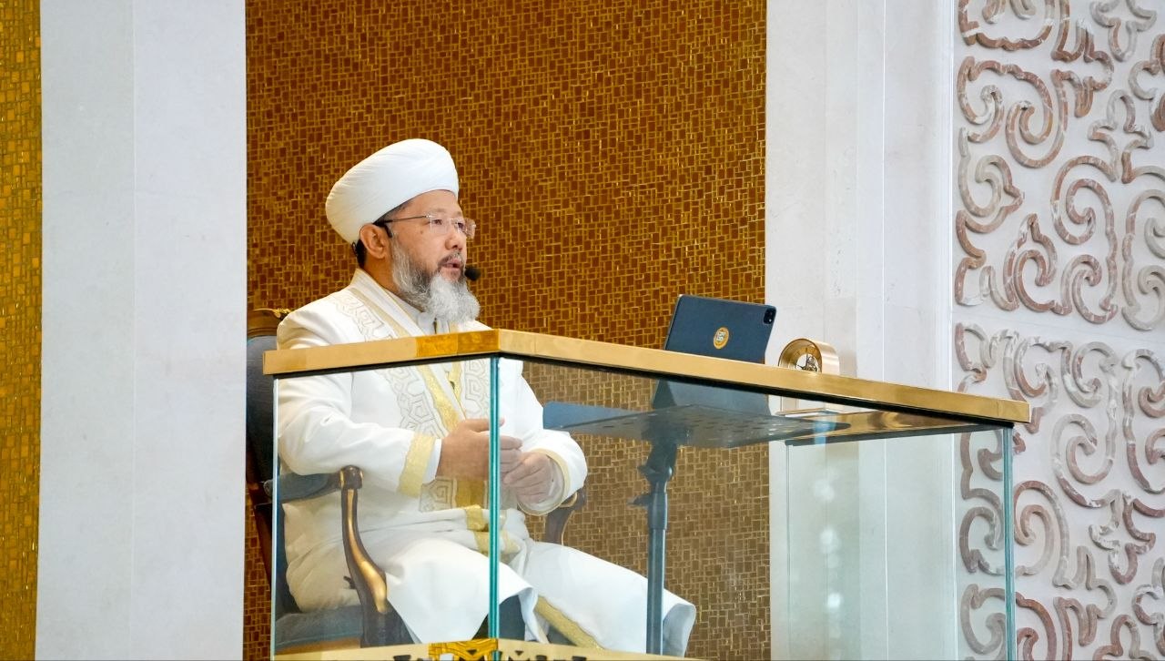 ПРЕДСЕДАТЕЛЬ ДУМК ВЫСТУПИЛ С ПЯТНИЧНОЙ ПРОПОВЕДЬЮ В ГЛАВНОЙ РЕСПУБЛИКАНСКОЙ МЕЧЕТИ