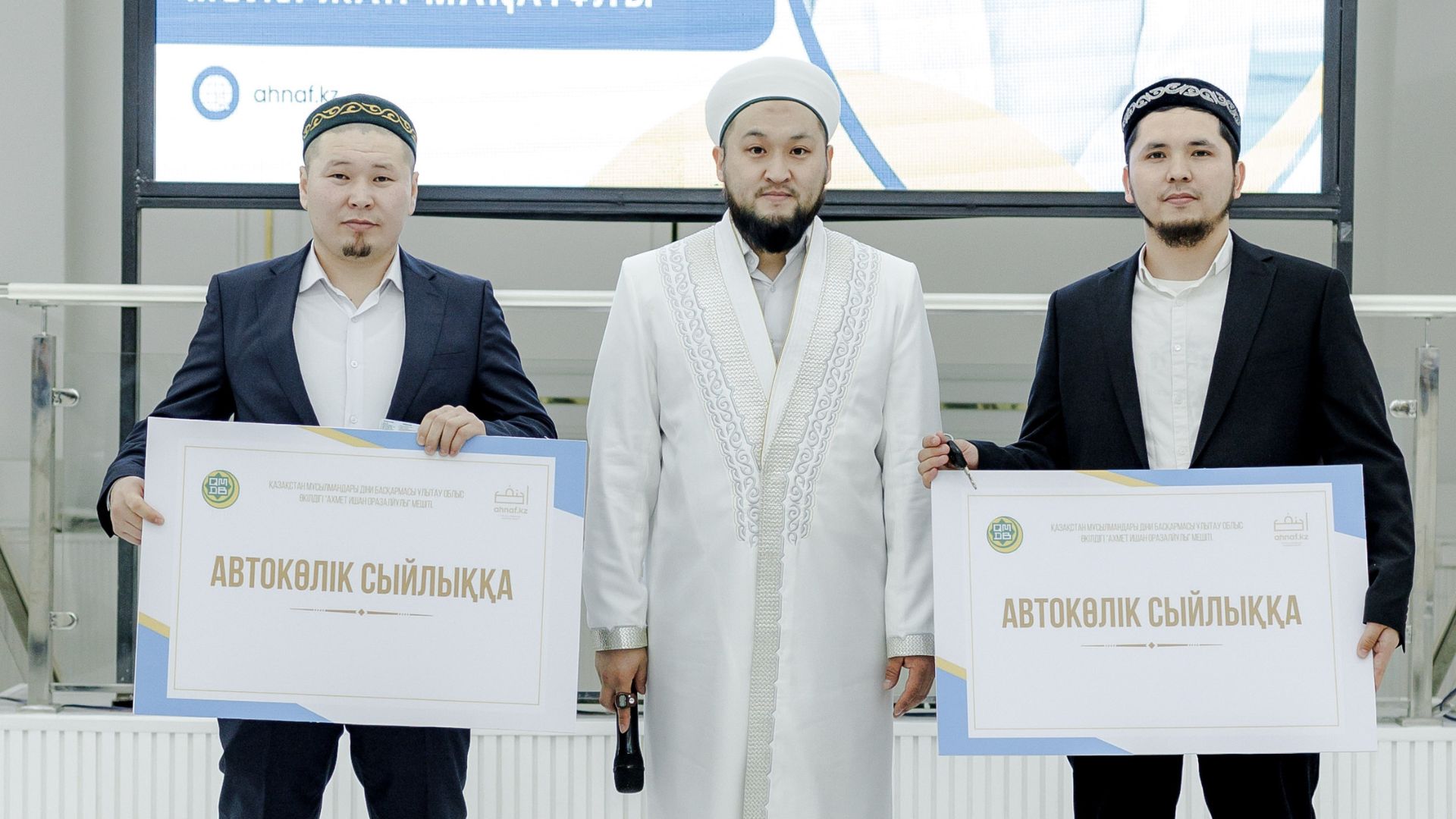 Ұлытау: Аудандық мешіттерге қызметтік көлік сыйға берілді