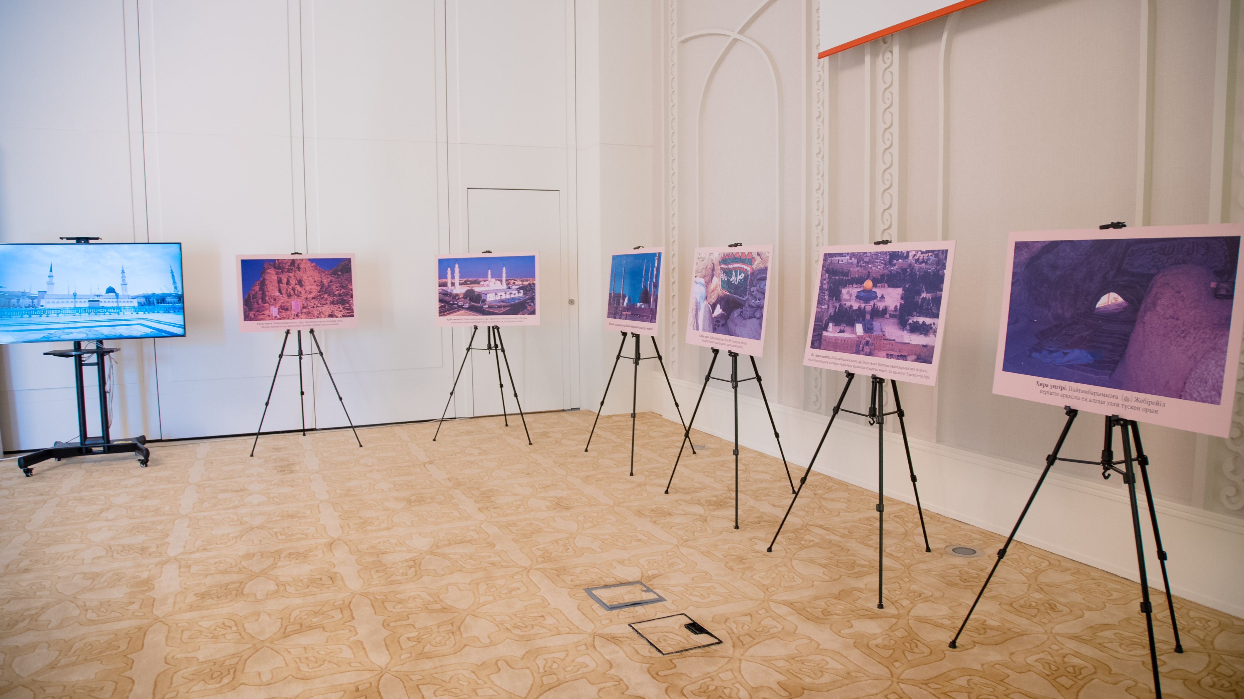 Артынан түсірілген әйелдің үй порносы Ашық қынаптың үлкен фотосы