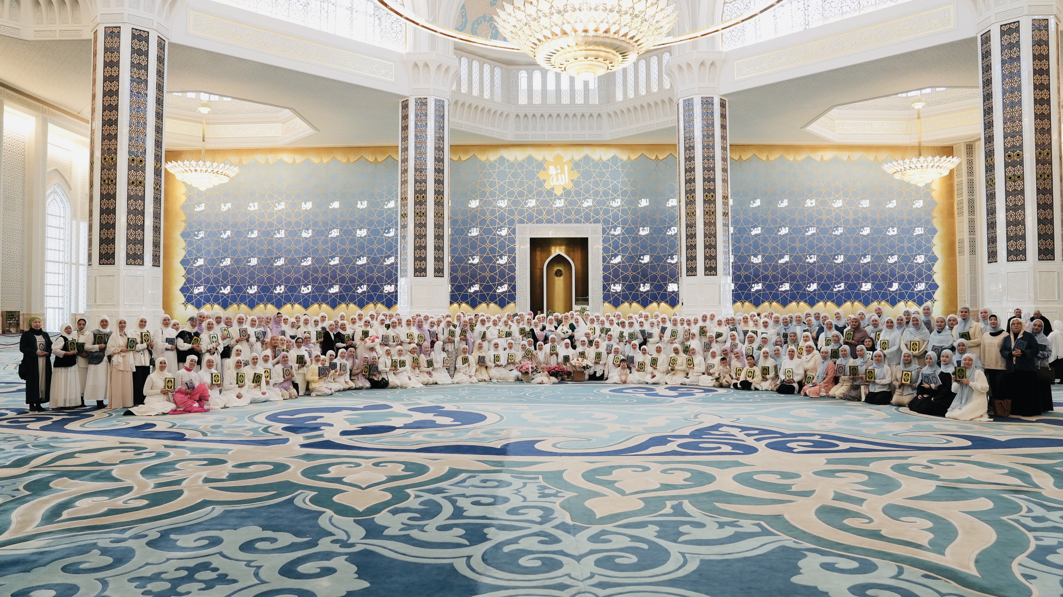 Бас мешіт шәкірттері құранға түсті