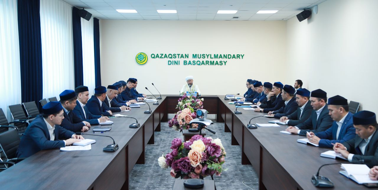 ВЕРХОВНЫЙ МУФТИЙ ЗАСЛУШАЛ ОТЧЕТ О ПРОДЕЛАННОЙ РАБОТЕ ПО ПЛАНУ «ЗНАЧИМЫЕ МЕРОПРИЯТИЯ-2023» (ФОТО)