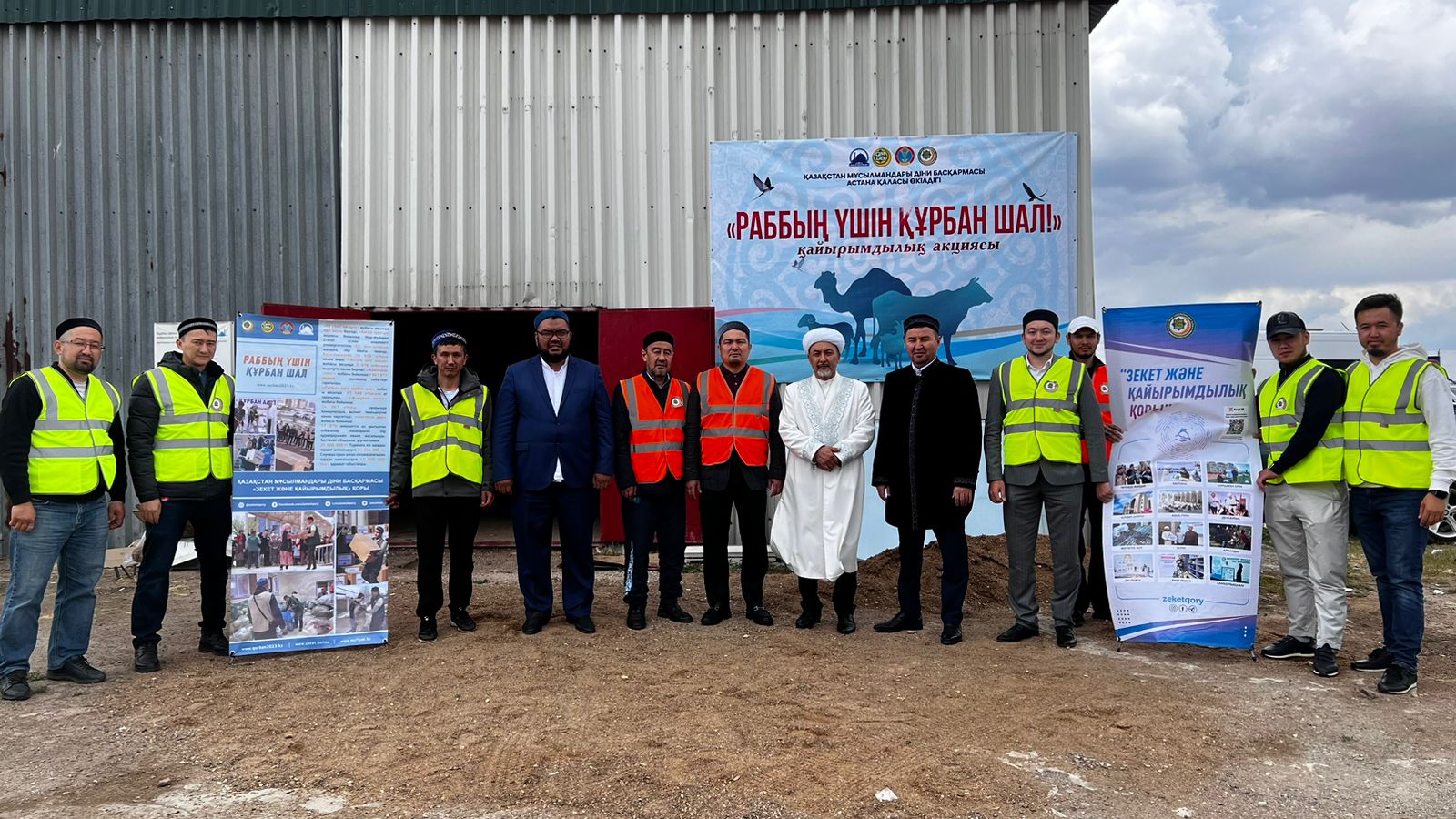 ҚҰРБАН АЙТ: ЖҰМЫС ТОБЫ МАЛ БАЗАРЛАРЫН АРАЛАДЫ (ФОТО)