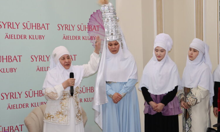 Атырау: «Ұлттық киім – ұлт айнасы» атты көрсетілім өтті