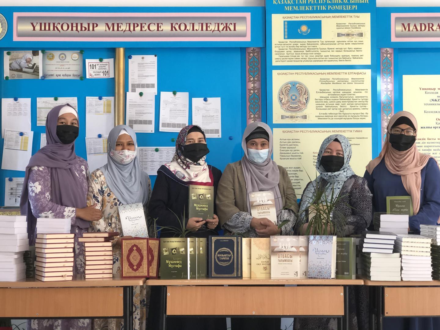 «Үшқоңыр» медресесінің шәкірттеріне кітаптар сыйлады
