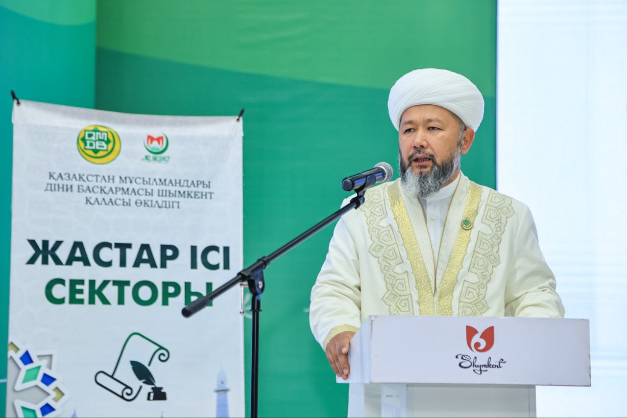 ВЕРХОВНЫЙ МУФТИЙ ПРИЗВАЛ МОЛОДЕЖЬ НЕ ПОДДАВАТЬСЯ ВЛИЯНИЮ ЧУЖОЙ ИДЕОЛОГИИ (ФОТО)