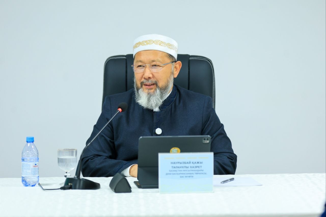 ВЕРХОВНЫЙ МУФТИЙ ПРОЧИТАЛ ЛЕКЦИЮ УЧЕНИКАМ МЕДРЕСЕ-КОЛЛЕДЖА В ПАВЛОДАРЕ