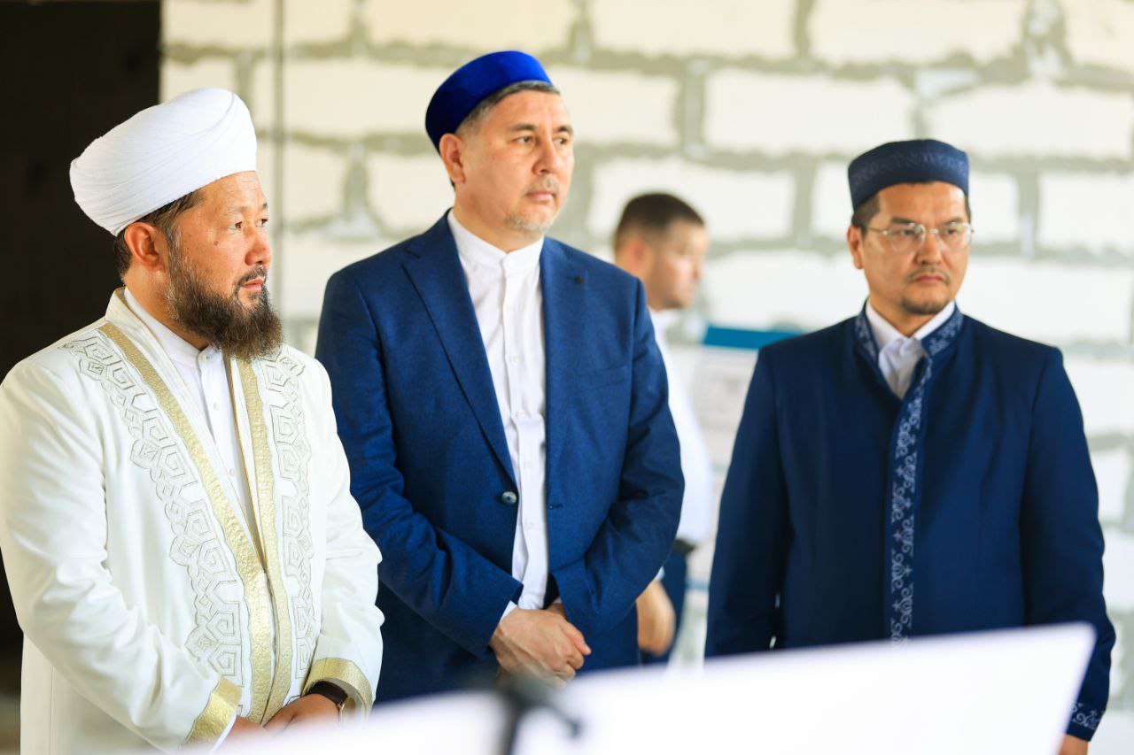 ПРЕДСЕДАТЕЛЬ ДУМК ОЗНАКОМИЛСЯ С ХОДОМ СТРОИТЕЛЬСТВА МЕДРЕСЕ В АТЫРАУ