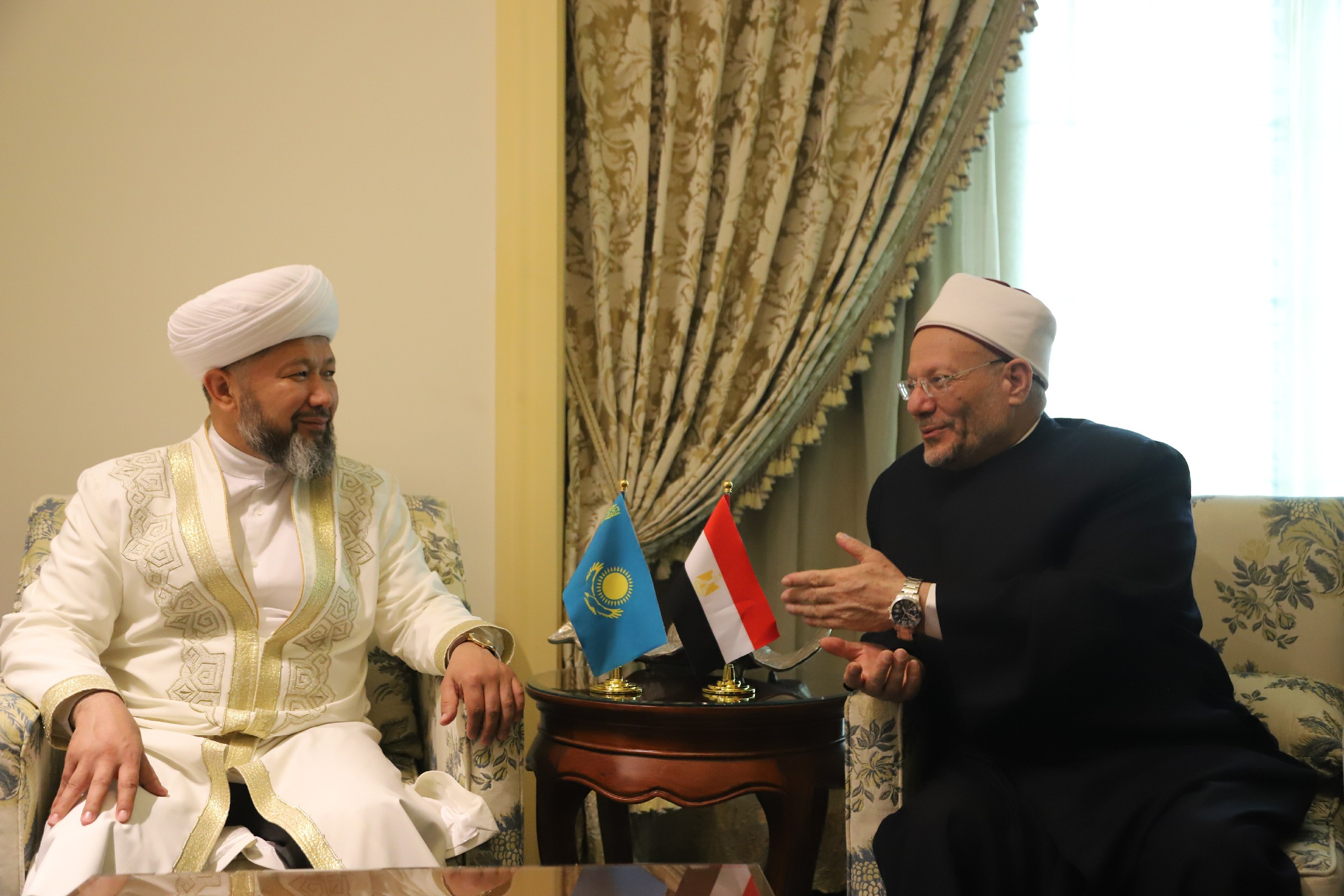 ВЕРХОВНЫЙ МУФТИЙ ВСТРЕТИЛСЯ С МУФТИЕМ ЕГИПТА ШАУКИ АЛЛАМОМ (ФОТО)