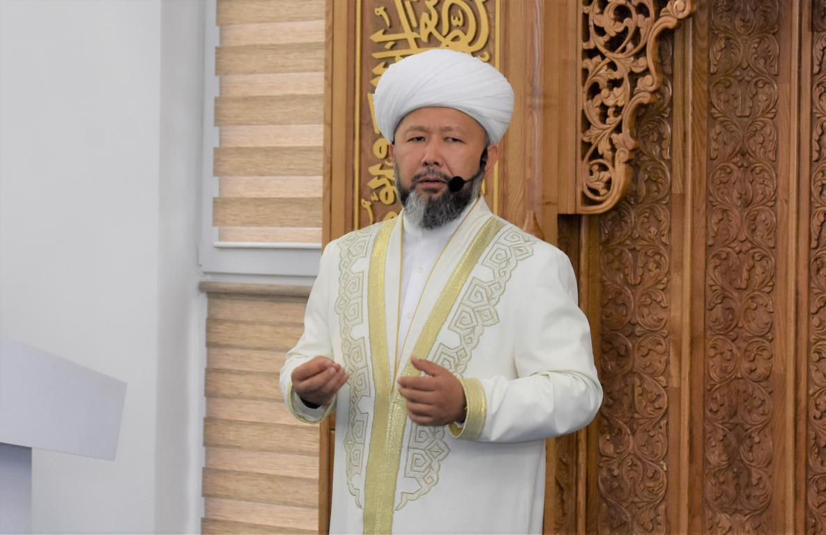ВЕРХОВНЫЙ МУФТИЙ ПРОВЕЛ ПЯТНИЧНУЮ ПРОПОВЕДЬ НА ТЕМУ ХАДЖА (ФОТО)