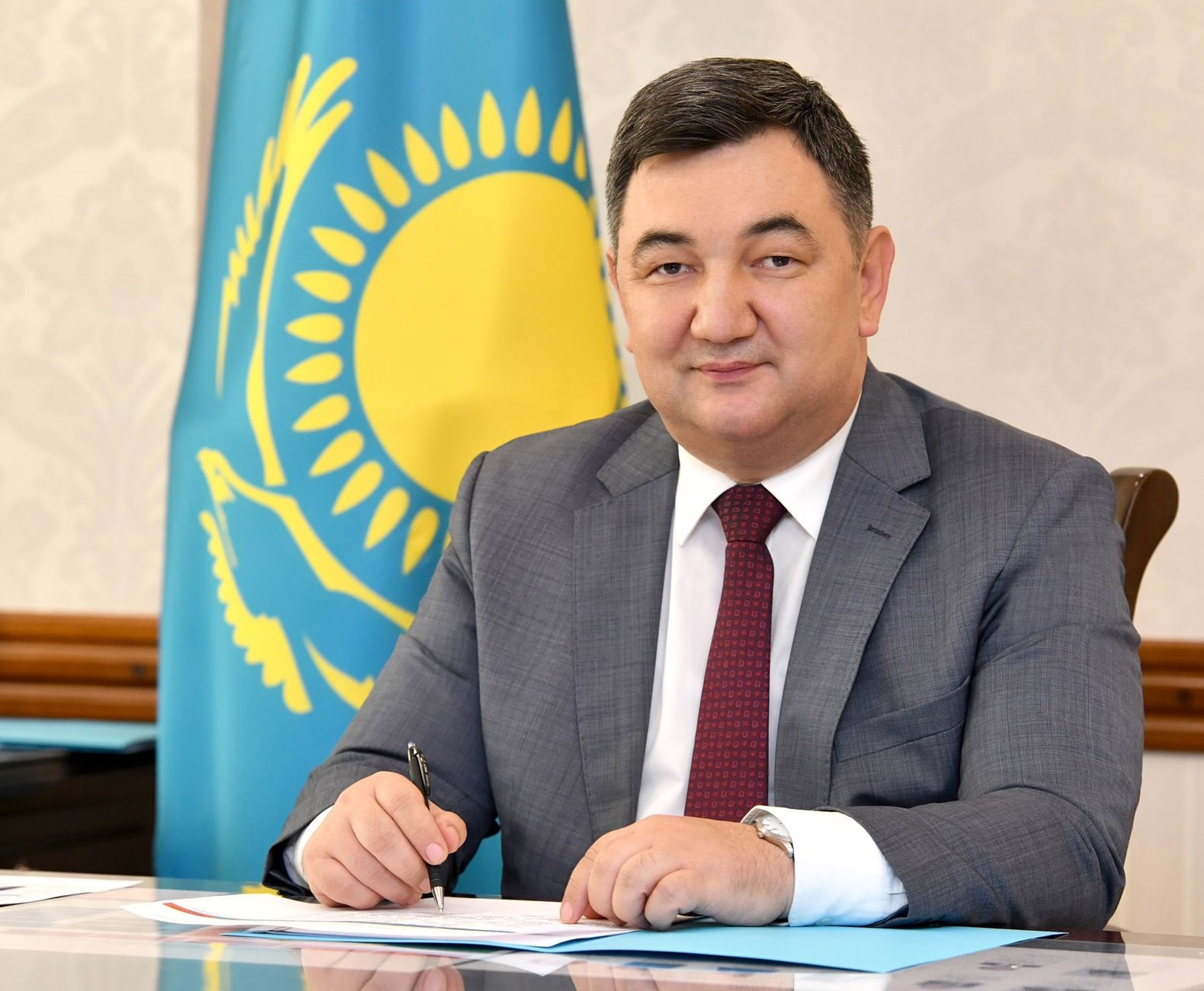 МИНИСТР ПОЗДРАВИЛ ПРЕДСЕДАТЕЛЯ ДУМК С КУРБАН АЙТОМ