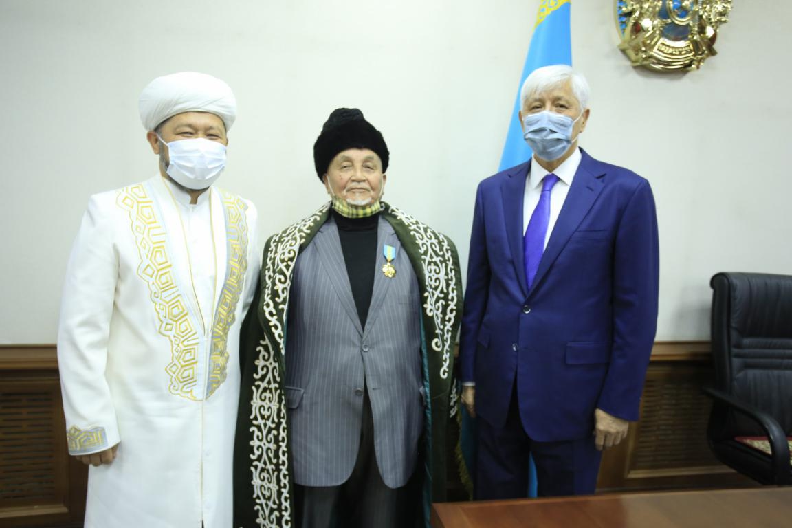 РАТБЕК КАЖЫ НЫСАНБАЙУЛЫ НАГРАЖДЕН ОРДЕНОМ «ПАРАСАТ»