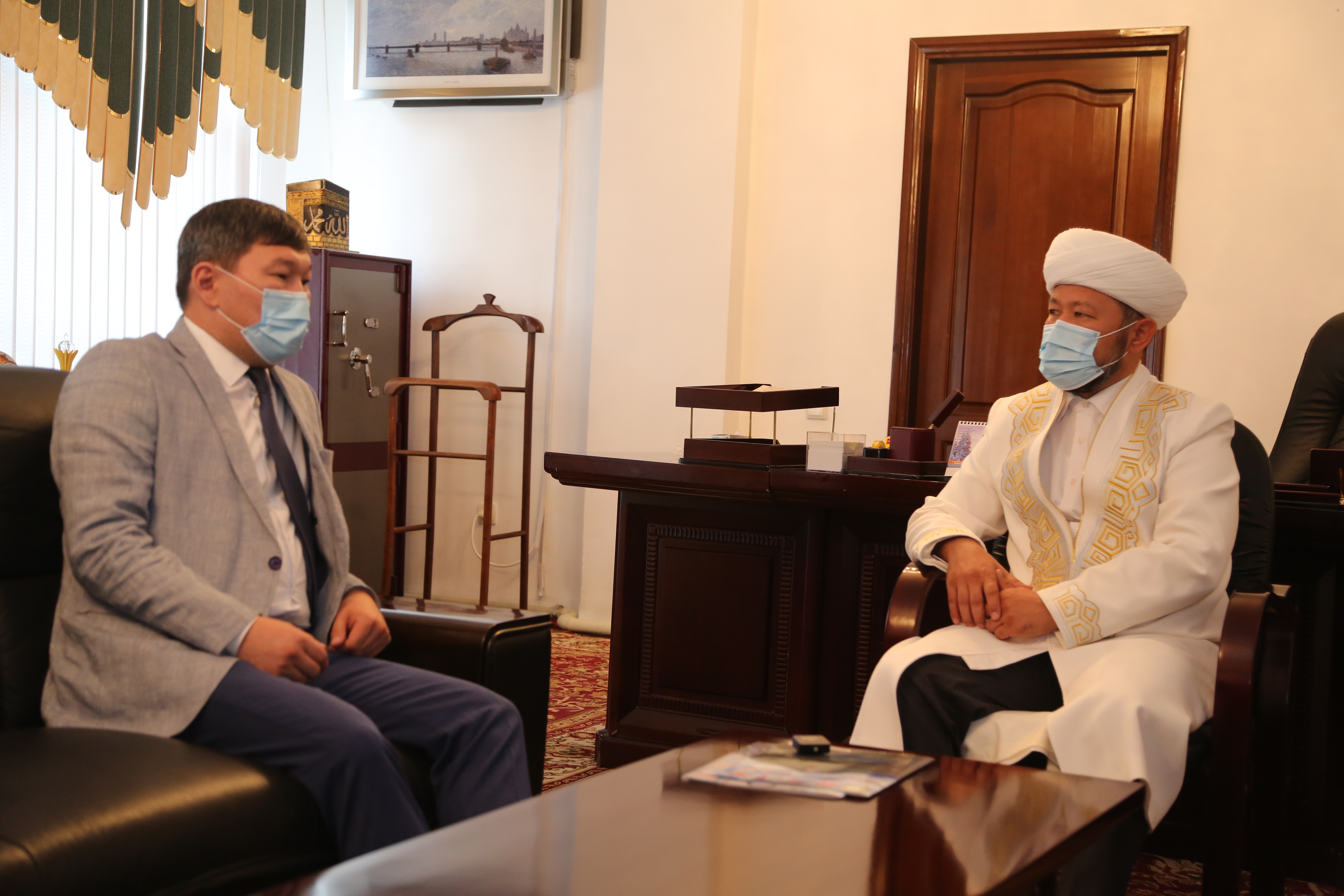 ВЕРХОВНЫЙ МУФТИЙ ВСТРЕТИЛСЯ С ПРОРЕКТОРОМ УНИВЕРСИТЕТА «НУР-МУБАРАК»